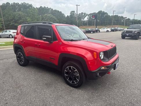 Used 2023 Jeep Renegade Trailhawk AWD/4WD image 3