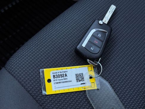 Used 2019 Toyota RAV4 LE w/ Carpet Mat Package image 36