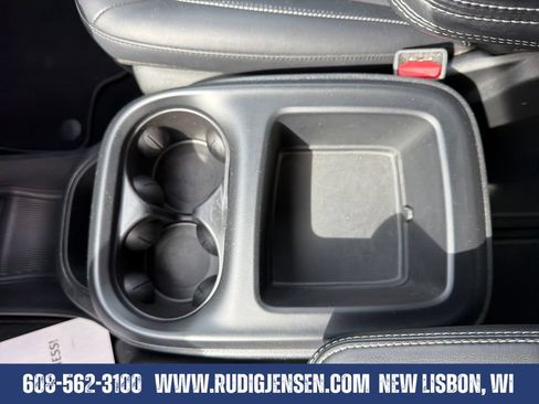 Used 2025 Chrysler Pacifica Select FWD image 24