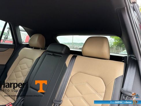 Used 2025 Volkswagen Atlas Cross Sport SE AWD/4WD image 9