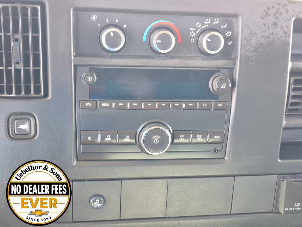 Used 2015 Chevrolet Express 3500 Extended RWD image 18