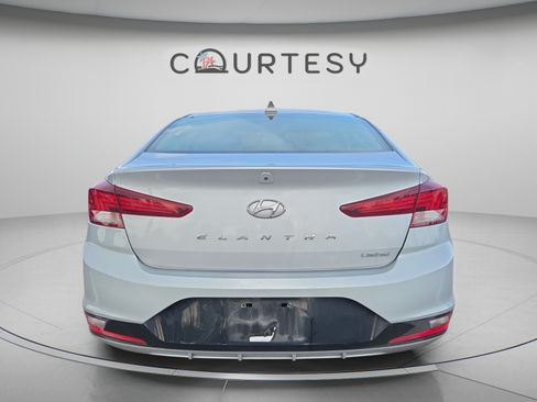 Used 2020 Hyundai Elantra Limited w/ Cargo Package (C1) FWD image 2