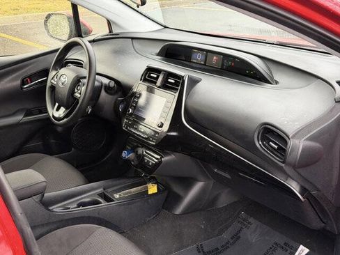Used 2022 Toyota Prius LE image 19