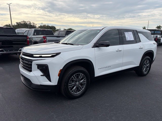 Used 2024 Chevrolet Traverse LS FWD image 3
