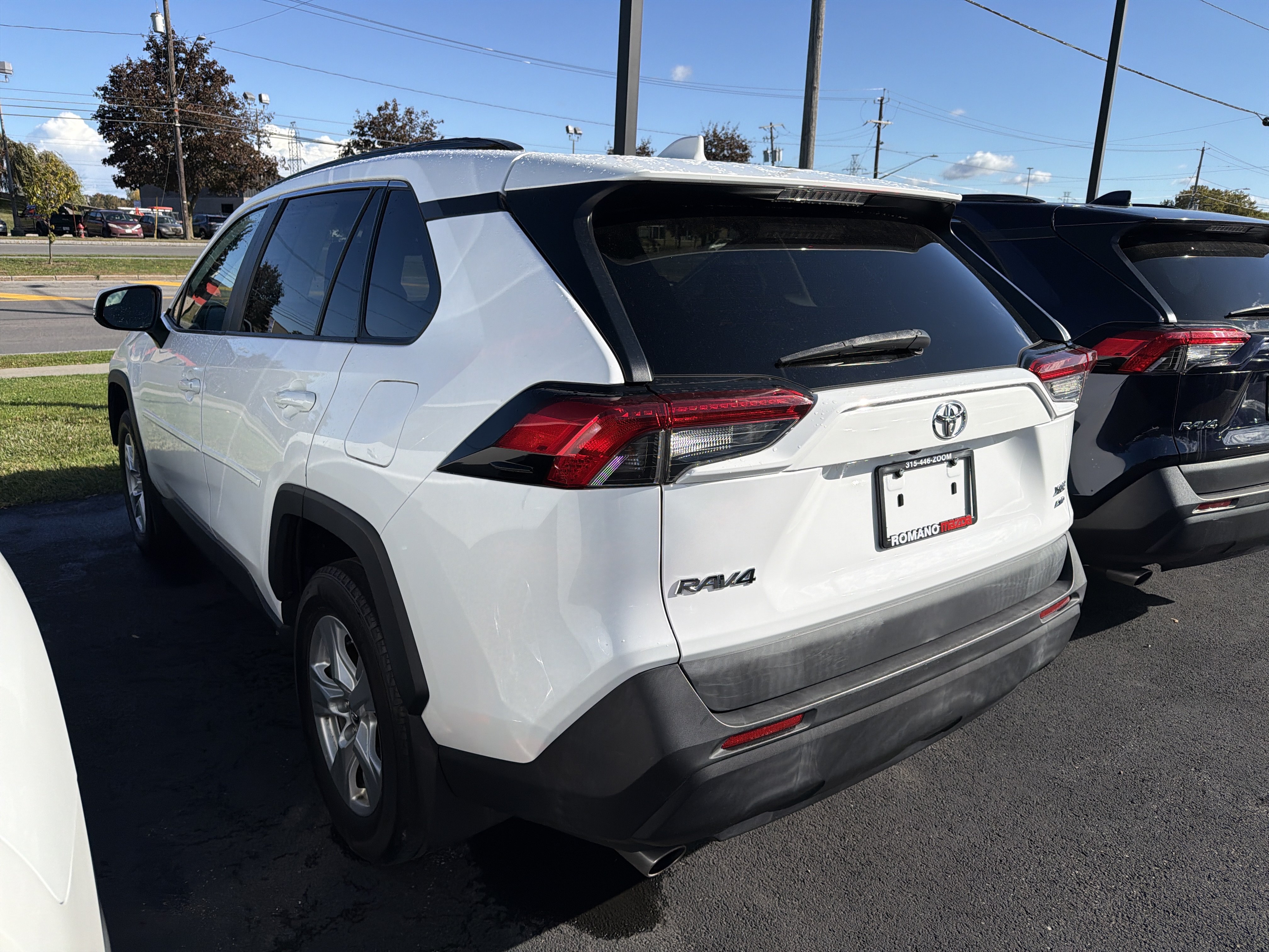 Used 2019 Toyota RAV4 XLE w/ Convenience Package AWD/4WD image 5