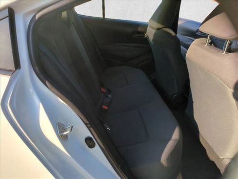 Used 2022 Toyota Corolla LE FWD image 18