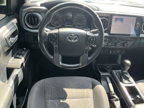 Used 2018 Toyota Tacoma TRD Off-Road AWD/4WD image 16