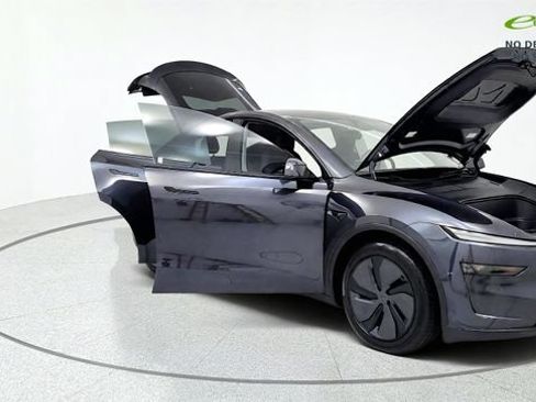 Used 2026 Tesla Model Y AWD image 11