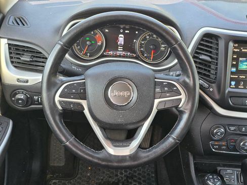Used 2018 Jeep Cherokee Trailhawk w/ Cold Weather Group AWD/4WD image 7