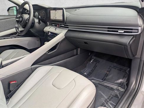 Used 2023 Hyundai Elantra Limited image 22