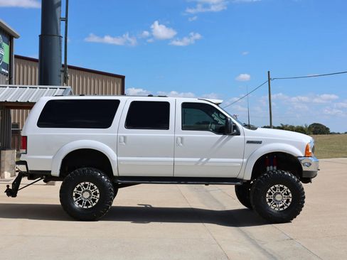 Used 2000 Ford Excursion XLT image 2