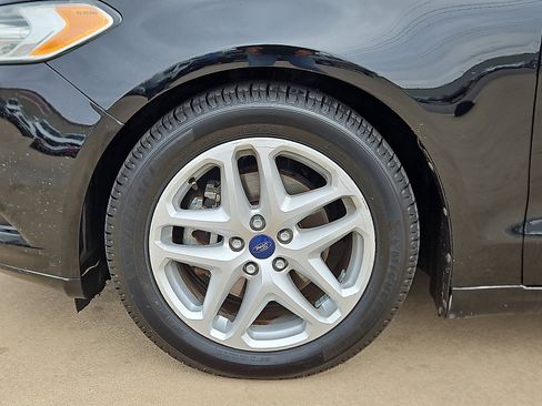 Used 2016 Ford Fusion SE w/ Equipment Group 202A image 5