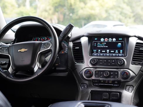 Used 2020 Chevrolet Suburban LT RWD image 8