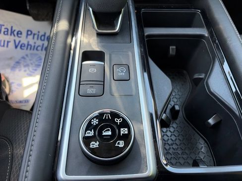 Used 2022 Nissan Pathfinder SV AWD/4WD image 9