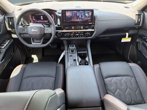 New 2026 Nissan Pathfinder Platinum FWD image 17