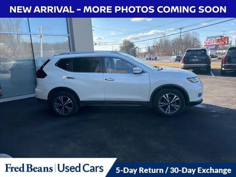 Used 2019 Nissan Rogue SV w/ Premium Package image 4