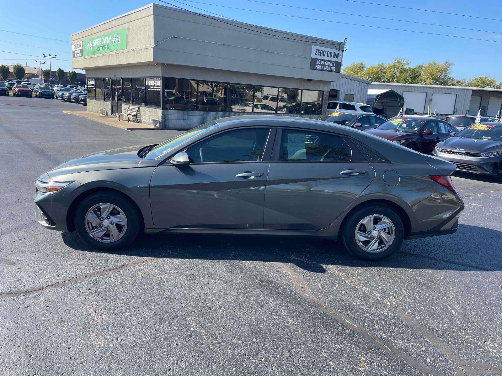 Used 2025 Hyundai Elantra SE w/ Cargo Package FWD image 4