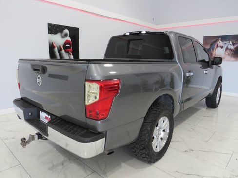 Used 2018 Nissan Titan SV AWD/4WD image 4