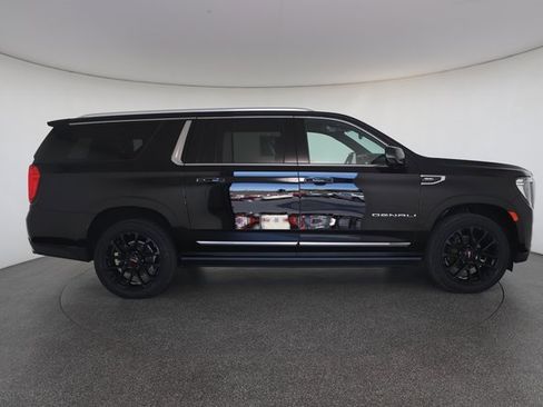 Used 2022 GMC Yukon XL Denali image 22