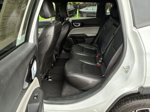 Used 2025 Jeep Compass Limited image 25