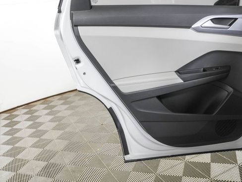 New 2026 Volkswagen Taos SE image 37