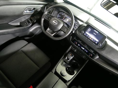 Used 2025 Nissan Rogue SV AWD/4WD image 9