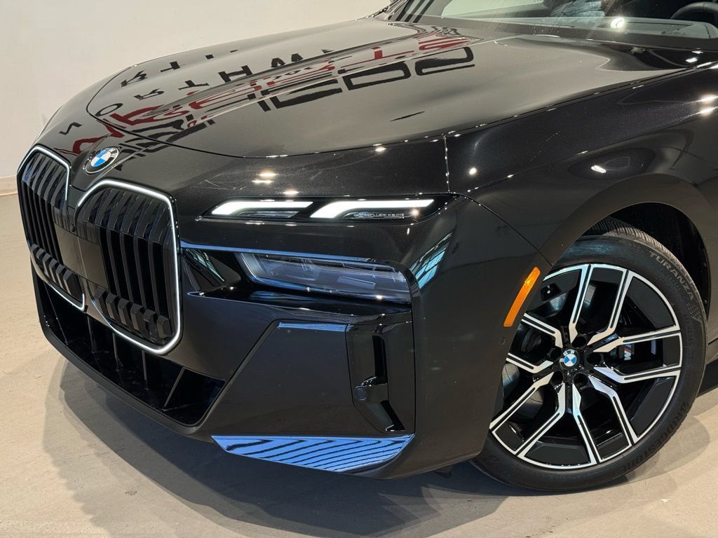 Used 2025 BMW 760i xDrive AWD/4WD image 10