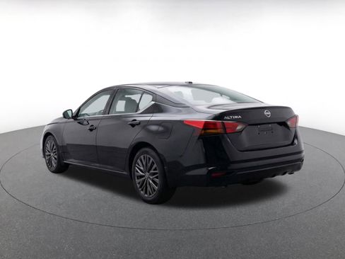 Used 2025 Nissan Altima 2.5 SV FWD image 7