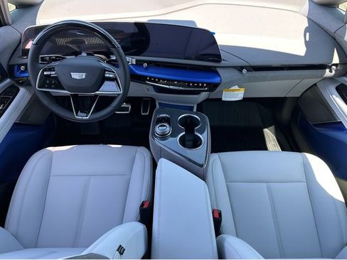 New 2026 Cadillac Optiq Luxury 1 image 27