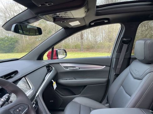 New 2025 Cadillac XT6 Luxury image 17