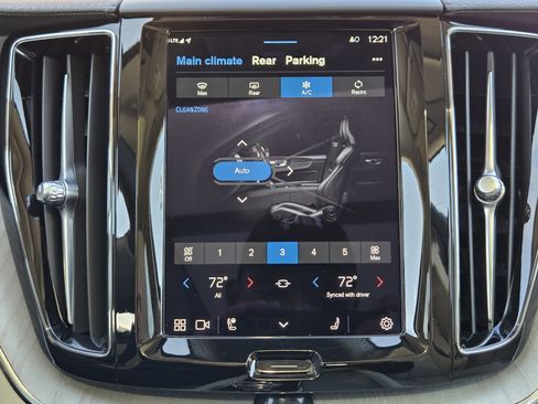 Used 2023 Volvo XC60 B6 Ultimate w/ Protection Package Premier image 27