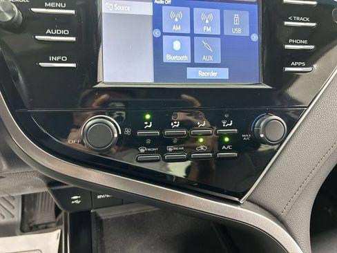 Used 2018 Toyota Camry LE FWD image 16