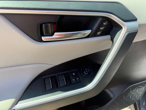 Used 2023 Toyota RAV4 XLE Premium image 17