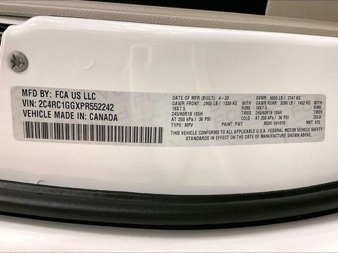 Used 2023 Chrysler Pacifica Limited FWD image 36
