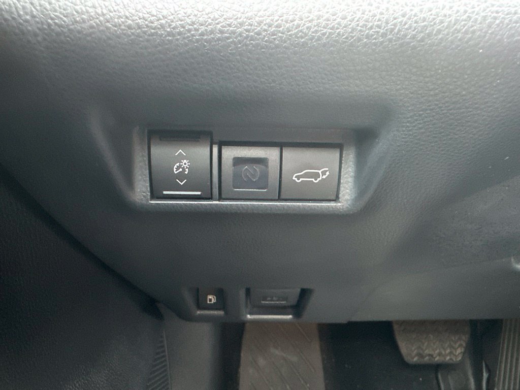 Used 2026 Toyota RAV4 XLE Premium AWD/4WD image 38
