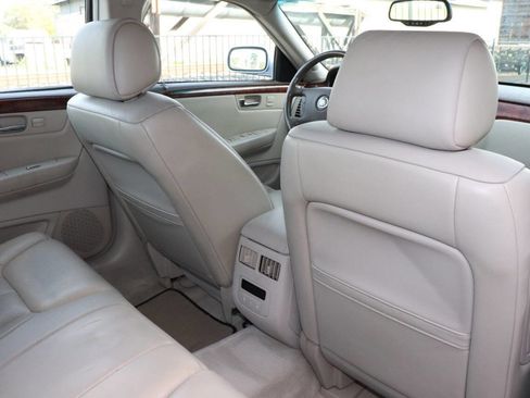 Used 2006 Cadillac DTS Luxury II w/ Sun And Sound Package image 28