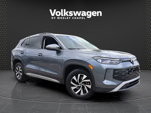 Certified 2025 Volkswagen Tiguan S AWD/4WD image 1