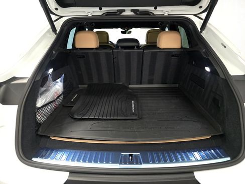 Certified 2025 Porsche Cayenne E-Hybrid Coupe AWD/4WD image 22