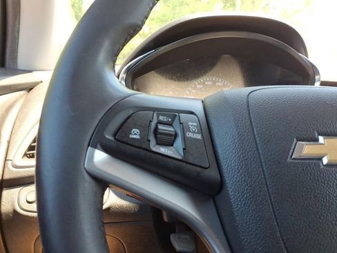 Used 2020 Chevrolet Trax LT w/ LT Convenience Package AWD/4WD image 18