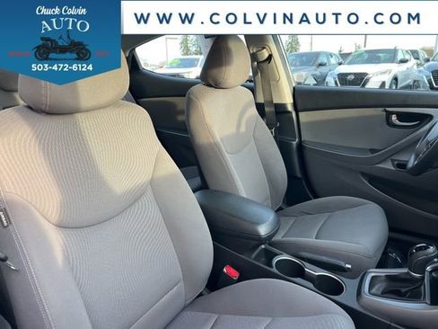 Used 2015 Hyundai Elantra SE image 23