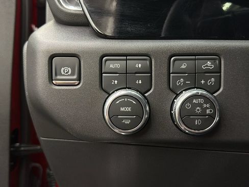 Used 2026 GMC Sierra 1500 SLT w/ SLT Convenience Package AWD/4WD image 31