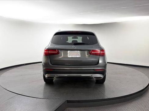 Used 2019 Mercedes-Benz GLC 350e 4MATIC image 7