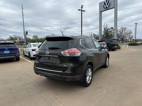 Used 2016 Nissan Rogue SV image 4