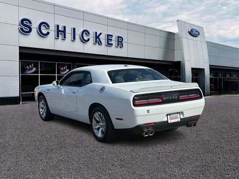 Used 2019 Dodge Challenger SXT image 3