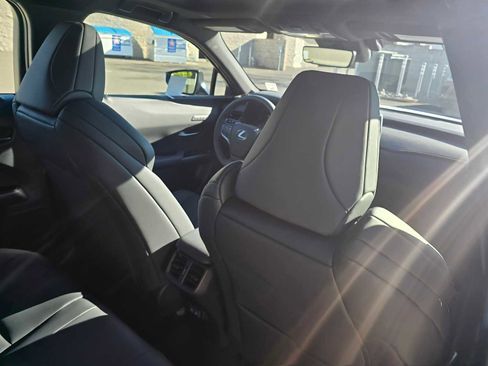 Used 2025 Lexus UX 300h AWD image 15