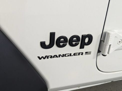 Used 2025 Jeep Wrangler Unlimited Sport AWD/4WD image 8