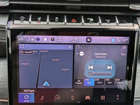 Used 2023 Jeep Grand Cherokee L Limited w/ Luxury Tech Group II image 23