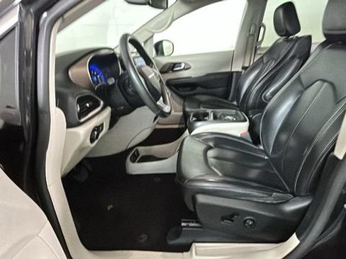 Used 2021 Chrysler Voyager Lxi FWD image 11
