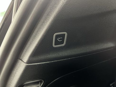 Used 2025 Chrysler Pacifica Select FWD image 31