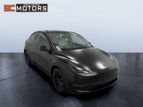 Used 2022 Tesla Model Y Long Range AWD/4WD image 8